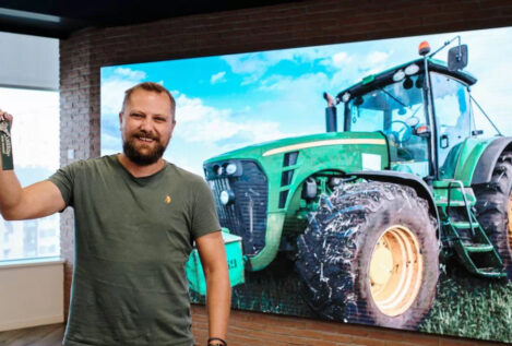 Un tractor para Tom: el regalo de Jameson a un agricultor andaluz a cambio de un tuit viral