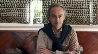 José Carlos Llop reúne su poesía completa de los últimos 20 años en 'Mediterráneos'