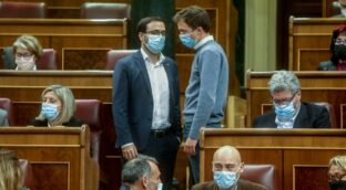 Alberto Garzón conspiró con Íñigo Errejón para arrinconar a Podemos en el pacto de Andalucía