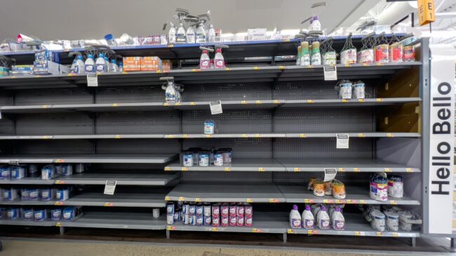 Nueva York declara el estado de emergencia ante la falta de leche de fórmula para bebés