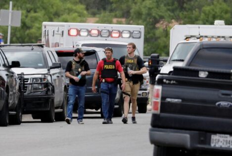 Ascienden a 19 niños y dos adultos los asesinados en el tiroteo de una escuela de Texas