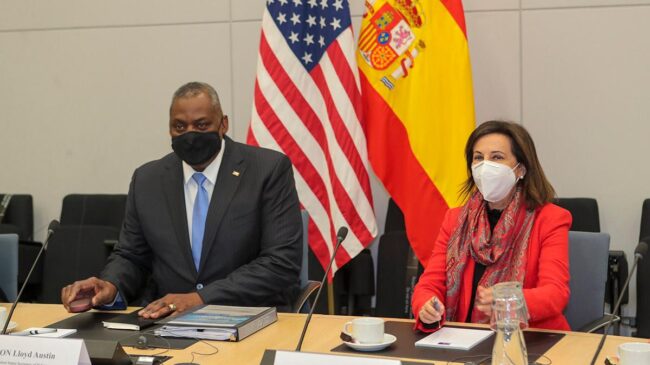 El Gobierno abre una nueva fase en las relaciones con EEUU con la visita de Robles