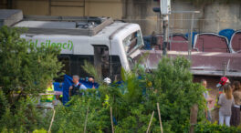 Un muerto y decenas de heridos tras chocar dos trenes en Sant Boi (Barcelona)