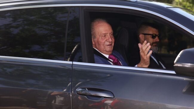Juan Carlos I regresa a Zarzuela para reunirse con su hijo Felipe VI tras dos años en Emiratos