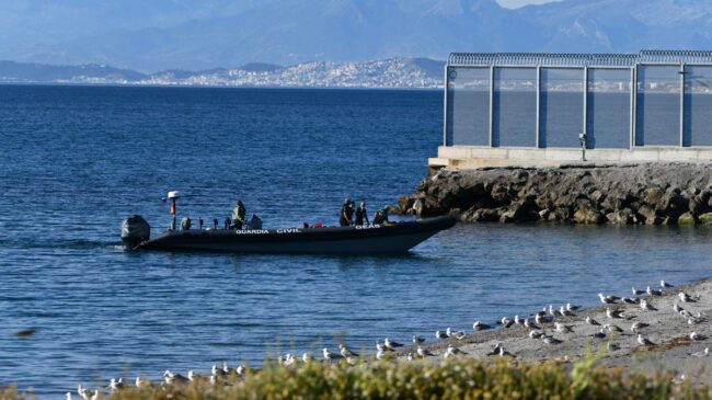 Entran a nado a Ceuta  siete inmigrantes de Yemen y Siria, entre ellos un menor, y piden asilo