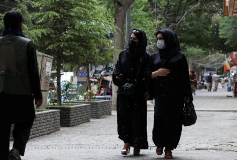 EEUU pide a los talibanes que no recorten los derechos de las mujeres
