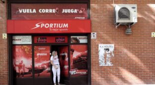 El 'lobby' del juego contradice a Garzón: «Hay más casas de apuestas en Chamartín que en Vallecas»