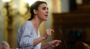 Montero prepara una nueva ley del aborto para burlar el recurso del PP en el Constitucional
