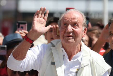 Gran ovación para el rey Juan Carlos en su regreso a España: «¡Viva el rey y la infanta!»