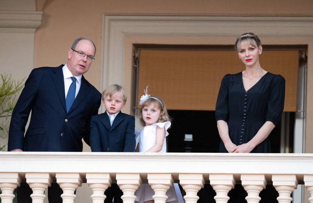 Según la prensa gala, Charlene recibirá 12 millones de euros anuales, vivirá en Suiza, visitará a sus hijos cuando quiera y cumplirá con sus obligaciones oficiales. Gtres