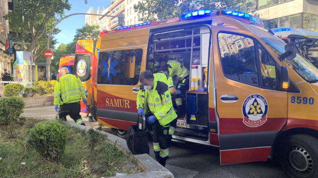 Grave una mujer de 74 años tras ser atropellada por un vehículo que invadía la acera en Madrid