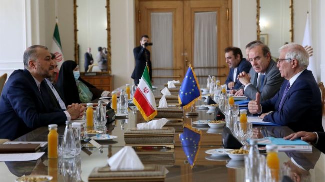 Irán y la UE anuncian que reanudarán las negociaciones del pacto nuclear