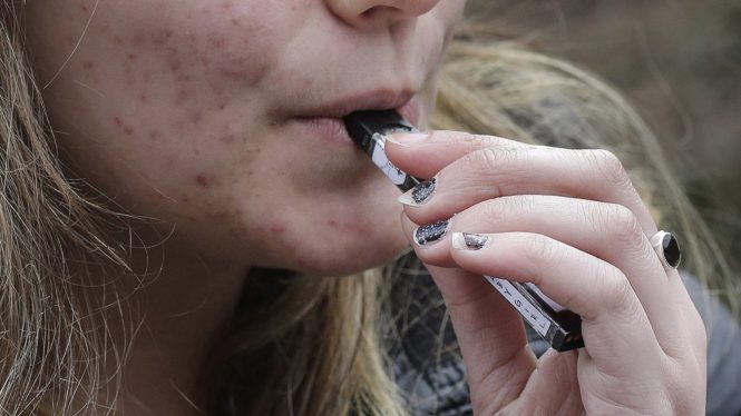 La UE propone prohibir las cápsulas de tabaco con sabores para cigarrillos electrónicos