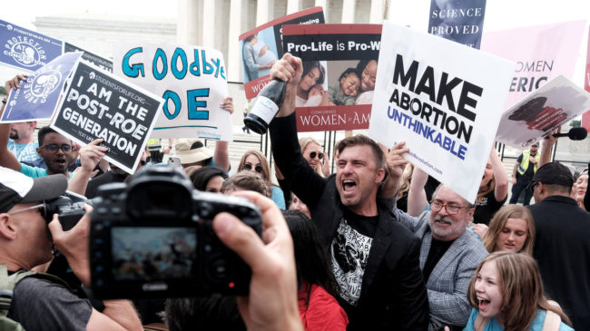 El Supremo de EEUU anula el derecho al aborto y lo deja en manos de los Estados