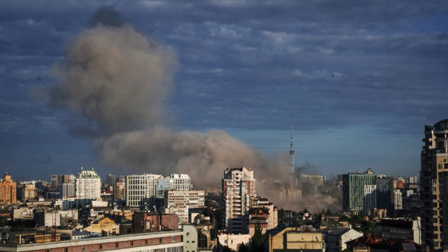 Al menos 13 muertos en un ataque ruso contra un centro comercial en Ucrania