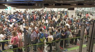 El Gobierno desmiente a Iberia: niega que hayan perdido miles de vuelos de conexión en Barajas