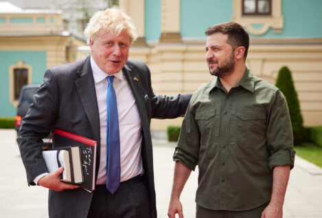 Johnson se cita con Zelenski en Kiev el mismo día que la UE admite a Ucrania como candidato