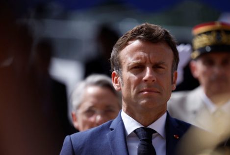 Francia se abona al caos político
