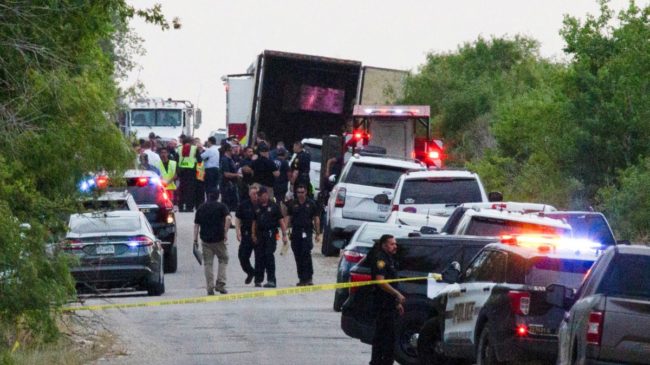 Hallan a 44 inmigrantes asfixiados en el interior de un camión en San Antonio, Texas (EEUU)