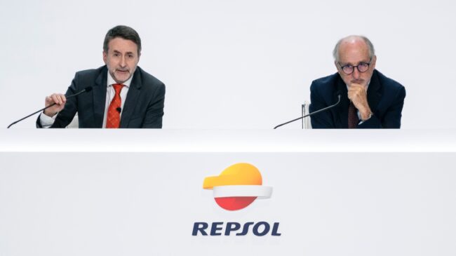 Repsol hace caja para avanzar en energías renovables y 'luchar' con las grandes eléctricas