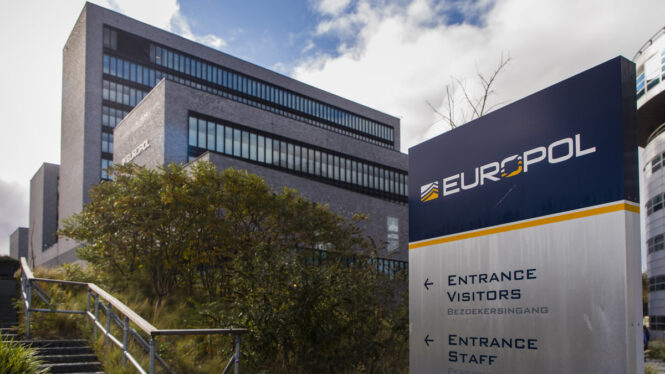 ¿Policía europea o Gran Hermano? Bruselas da luz verde a ampliar las competencias de Europol