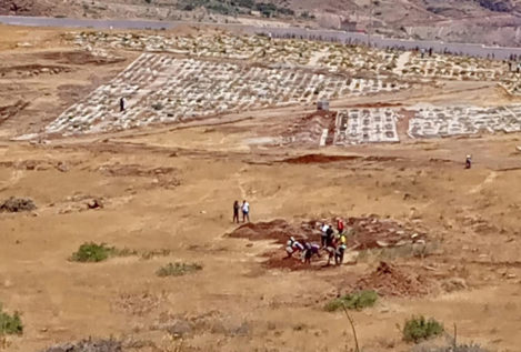 Marruecos entierra a las víctimas de Melilla «sin autopsia» para «ocultar el desastre»
