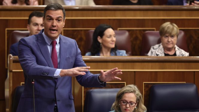 El PSOE maniobra para que Sánchez no explique la tragedia de Melilla hasta septiembre 