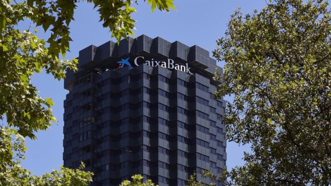 Caixabank invierte 116 millones más en su programa de recompra y alcanza el 31% de ejecución