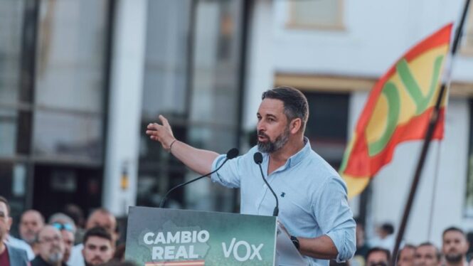 Abascal dice que la única opción del PSOE de «volver a mandar algo es Juanma Moreno»