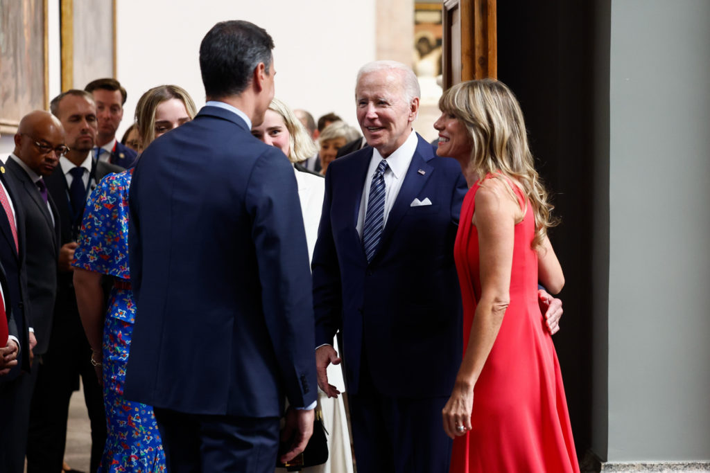 Begoña Gómez, Pedro Sánchez y Joe Biden en la cena de la OTAN