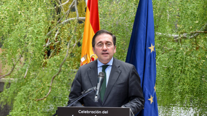 Albares reafirma el interés de España en mejorar las interconexiones energéticas