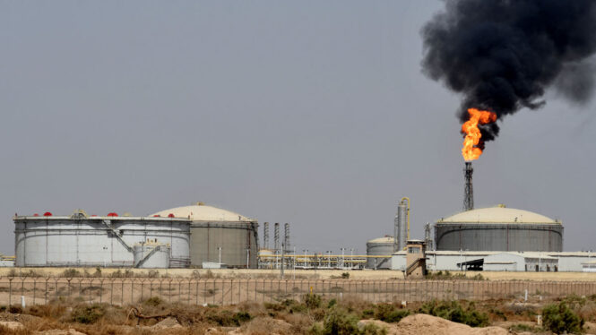 Azerbaiyán aumenta el gas para Europa y Arabia Saudí se ofrece a bombear más crudo por la crisis con Rusia