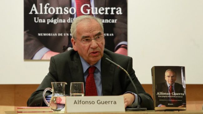 Alfonso Guerra carga contra la inestabilidad del Gobierno y valora a Yolanda Díaz como 'un bluf'