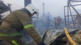 Aumentan a 18 los muertos en un ataque ruso contra un centro comercial en Ucrania