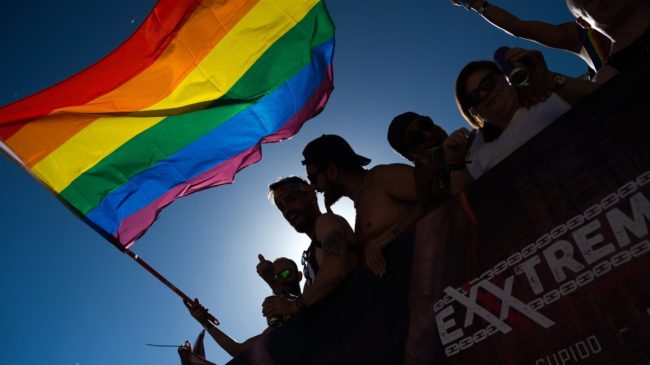 Vox también exige que se retire la bandera LGTBI del Ayuntamiento de Santander