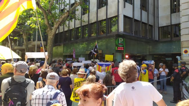 Unos 500 independentistas protestan por una conferencia del juez Marchena en Barcelona