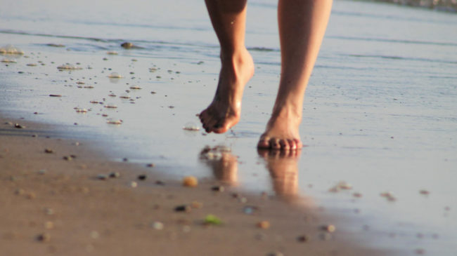 Cómo proteger tu salud del sol, la sal y la arena en la playa durante el verano