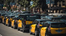 Solo el 25% de los barceloneses está a favor de que se limiten los servicios de Uber y Cafiby
