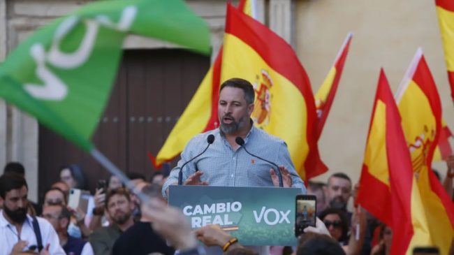 Vox se plantea afianzar su giro 'lepenista' para distanciarse del PP tras el fiasco de Andalucía