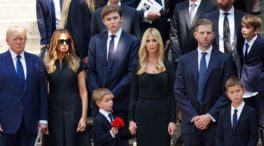 Donald Trump arropa a sus hijos en el funeral por Ivana Trump, su primera mujer
