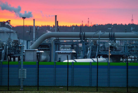 Rusia suspende el suministro de gas a Letonia por recibir los pagos en euros en lugar de rublos