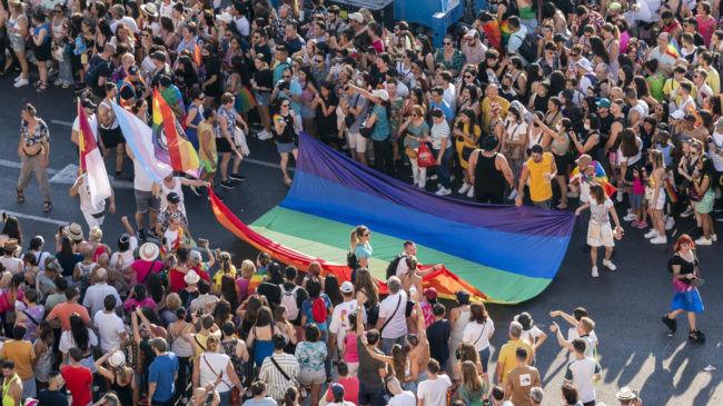 La marcha del Orgullo reivindica visibilidad, la 'ley trans' y un pacto de Estado contra el odio