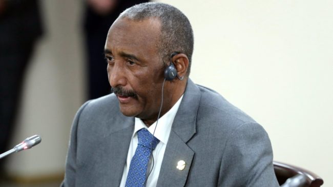 La junta militar sudanesa accede a entregar el poder a un gobierno civil
