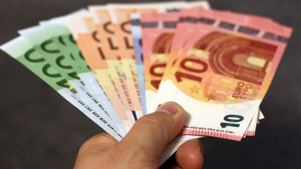 Hacienda establece un máximo de 3.000 euros diarios que se pueden retirar del cajero