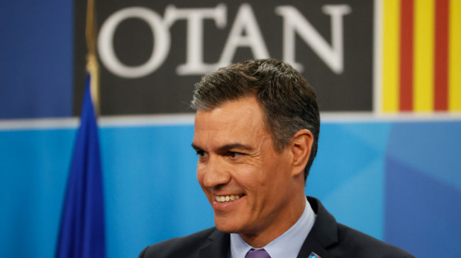 Sánchez aprueba el crédito de 1.000 millones para Defensa con la oposición de Podemos