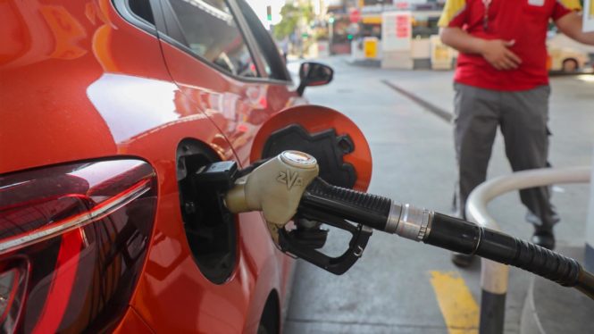 La CNMC concluye que, de forma general, las gasolineras no se apropian de la bonificación al combustible