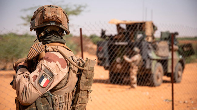 Francia anuncia la salida del último soldado de su misión en Malí