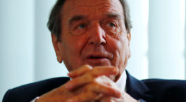 El excanciller Gerhard Schröder demanda al Parlamento alemán por quitarle sus privilegios