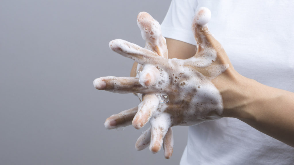 Es recomendable lavarse las manos con agua fría. (Fuente. Agencia Efe)