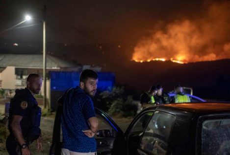 El fuego mantiene en vilo a Galicia, Extremadura y las dos Castillas